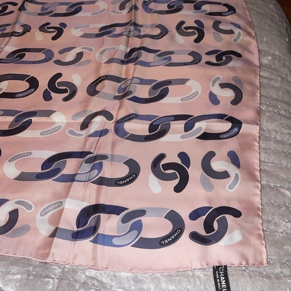 Chanel Preloved scarf excellent condition 35X35 gorgeous colors pink n gray - Picture 1 of 5
